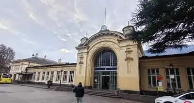 Merano, accoltellamento alla stazione: un ferito e soccorritori minacciati