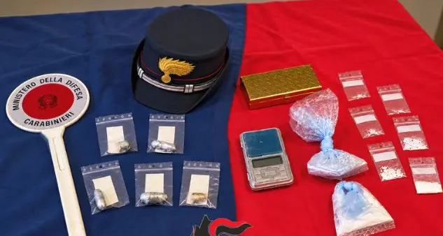 Droga tra Brunico e San Lorenzo di Sebato: sequestrati crack ed eroina, due denunciati