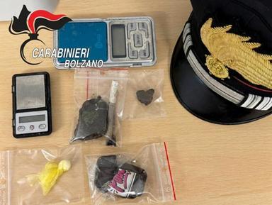 Laives, trovati a consumare droga e alcol in casa: scattano due denunce