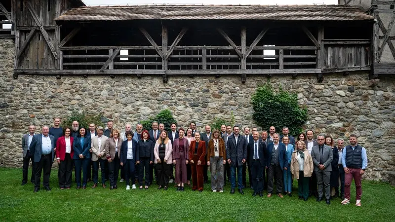Vertice fra Giunta provinciale e sindaci a Castel Tirolo: ecco tutti i progetti per il Burgraviato