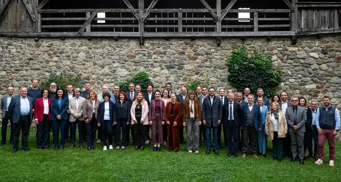 Vertice fra Giunta provinciale e sindaci a Castel Tirolo: ecco tutti i progetti per il Burgraviato