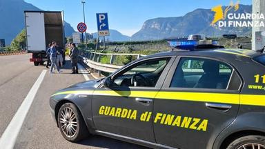Lavoro nero in Bassa Atesina, 17 lavoratori irregolari scoperti dalla Finanza