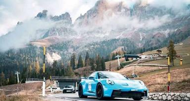 Supercar sfrecciano sui passi dolomitici, allerta in Belluno