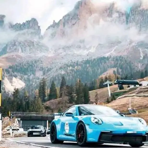 Supercar sfrecciano sui passi dolomitici, allerta in Belluno