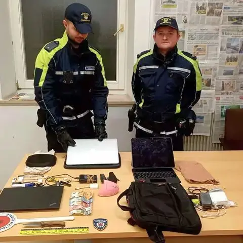 Merano, svaligia un'auto ma viene scoperto dopo appena un'ora