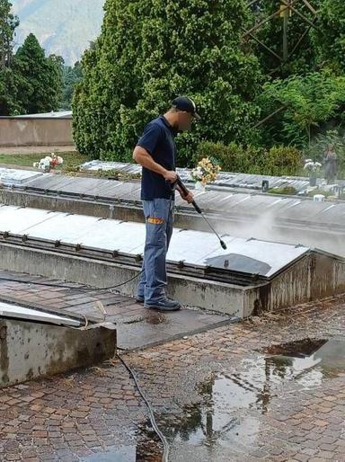Bolzano, i detenuti al lavoro nel cimitero di Oltrisarco: il progetto proseguirà nel 2027