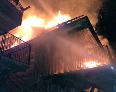 Chalet distrutto dalle fiamme a Racines: evacuate 16 persone
