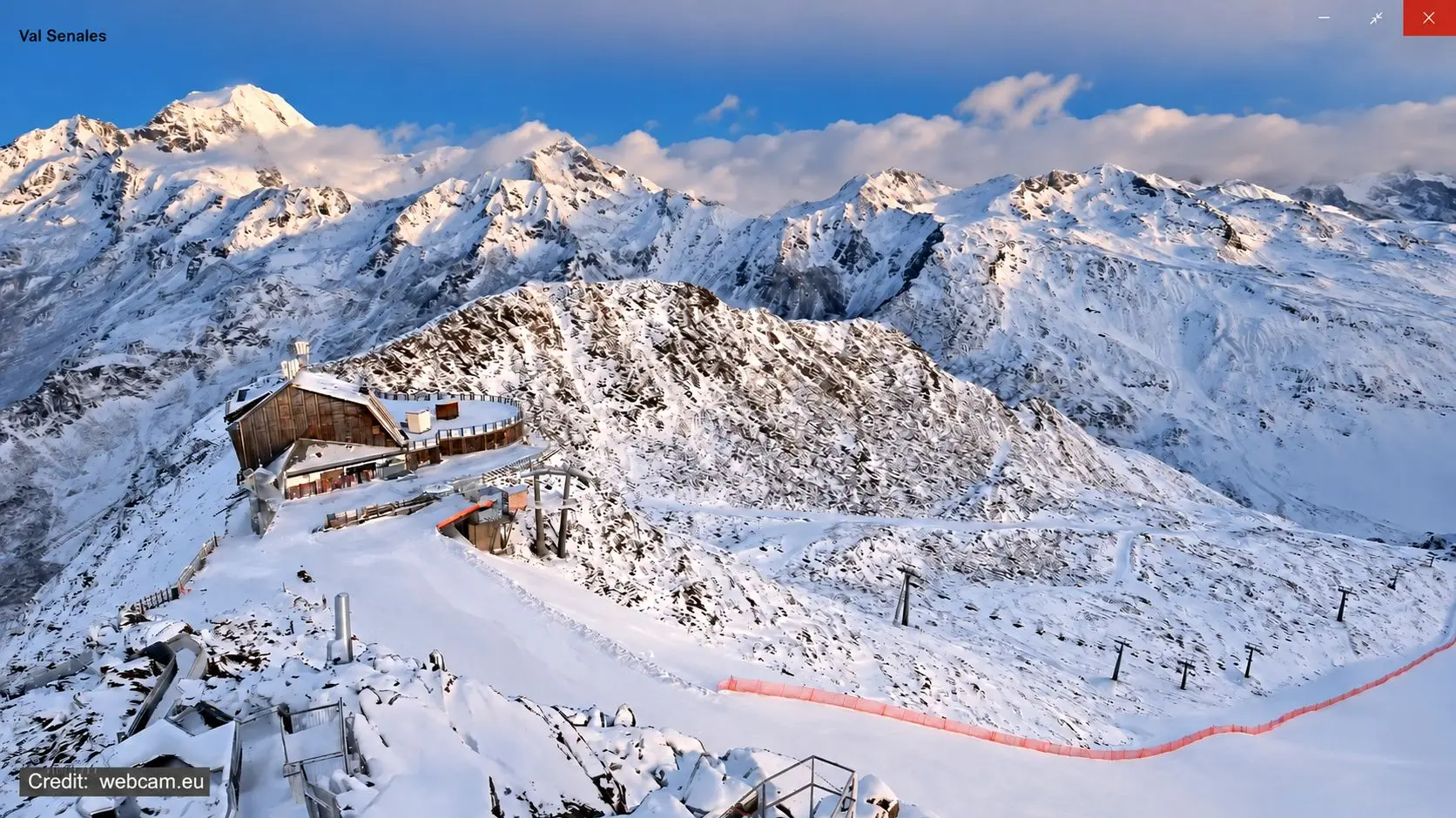 Neve sulle montagne dell'Alto Adige, notte di temporali e vento forte