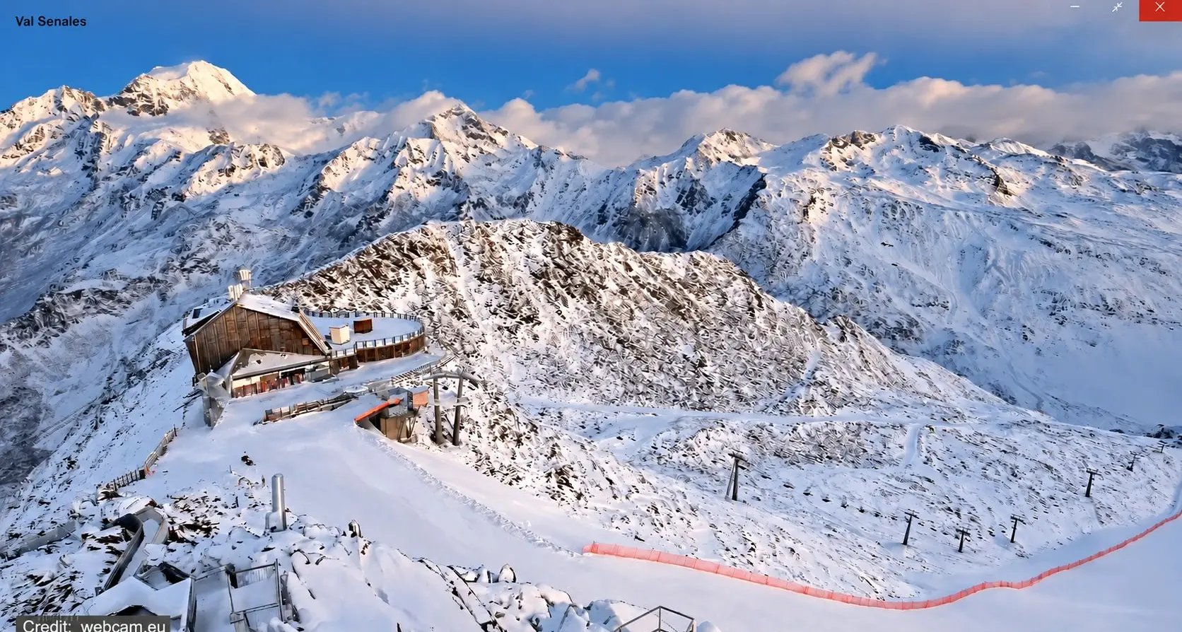 Neve sulle montagne dell'Alto Adige, notte di temporali e vento forte