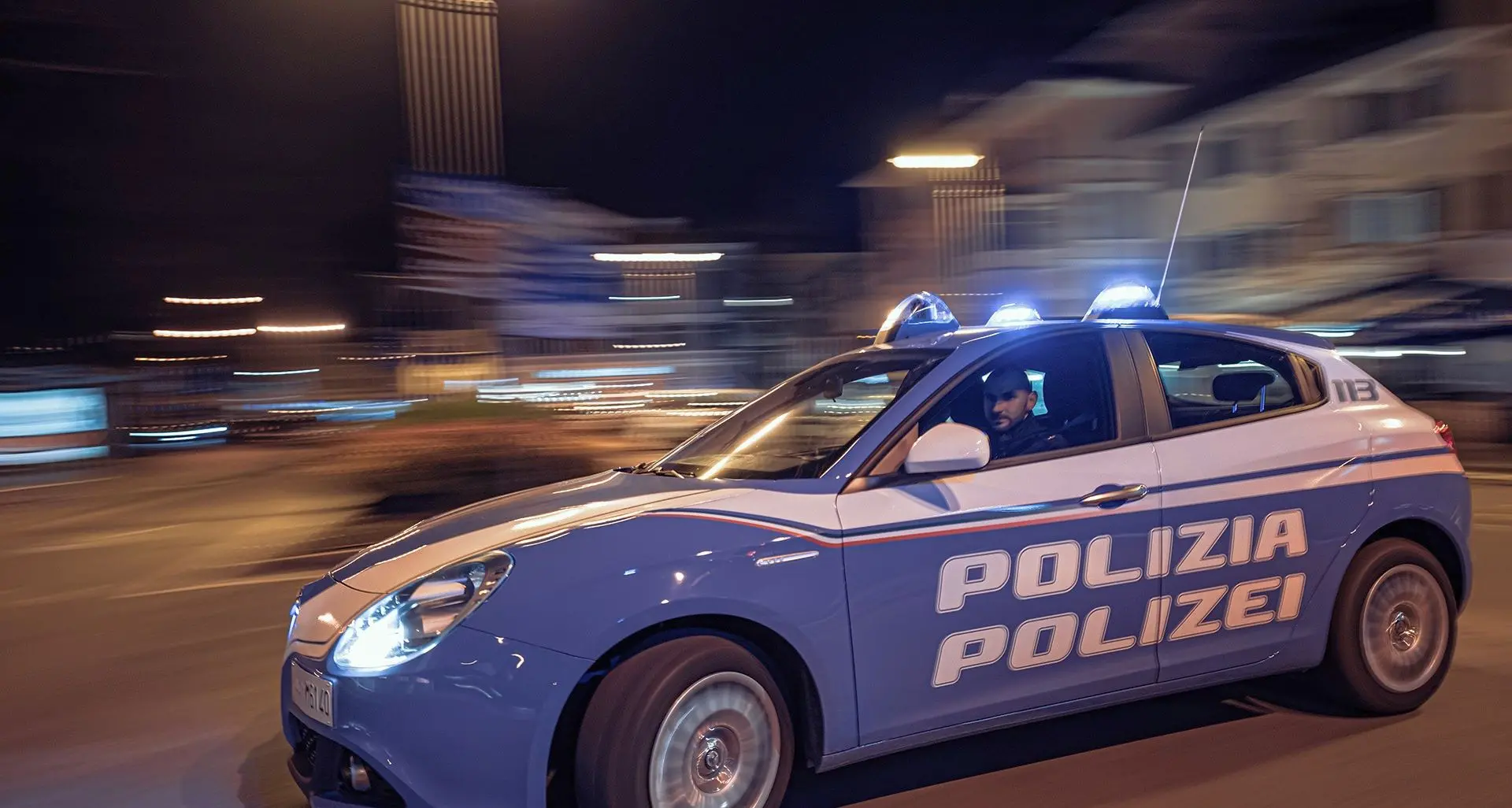 Bolzano, picchia la moglie davanti ai figli piccoli: arrestato un 35enne
