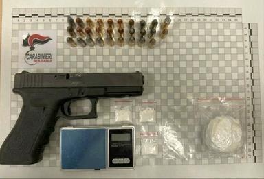 Bolzano, pistola con matricola abrasa e cocaina: arrestato minorenne