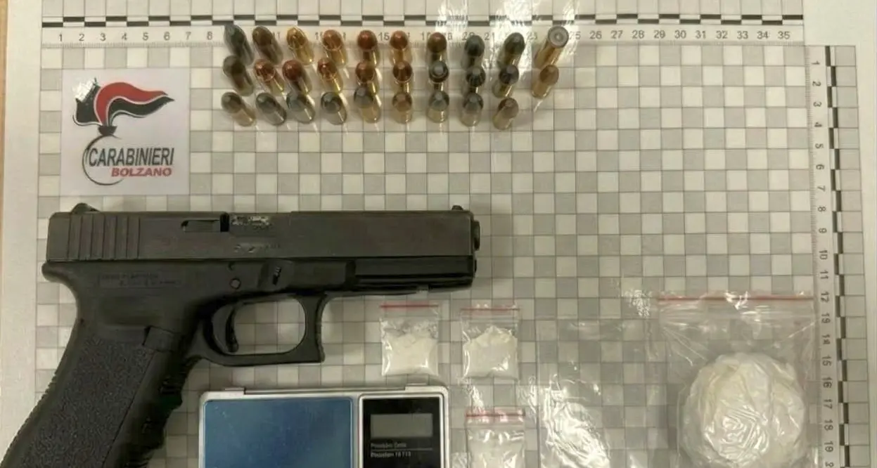 Bolzano, pistola con matricola abrasa e cocaina: arrestato minorenne