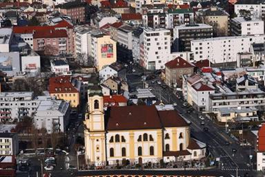 Saluto nazista o simbolo cristiano? A Innsbruck polemica sul giuramento di un consigliere Fpö
