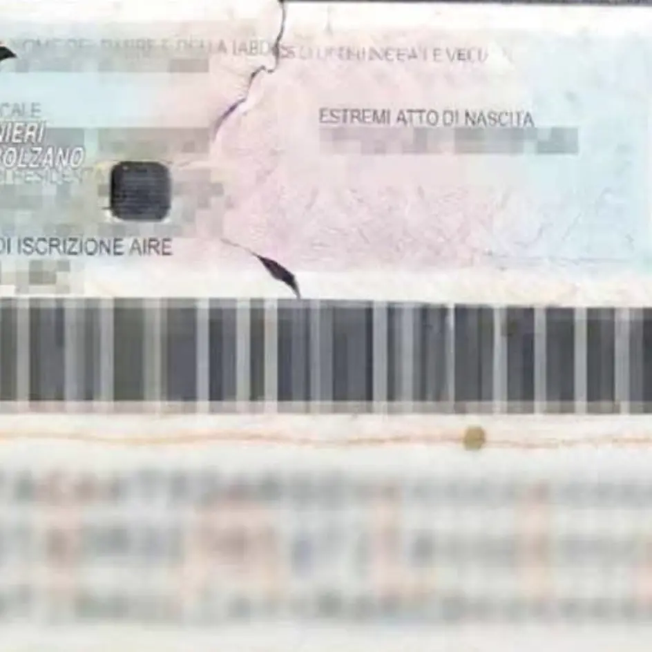 Chip strappati dalle carte d’identità, l’ombra di “un traffico” anche in Alto Adige