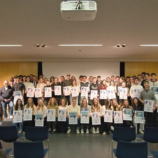 Bolzano, 90 nuovi maestri di sci ricevono il diploma: 35 sono donne