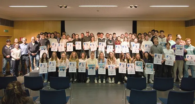 Bolzano, 90 nuovi maestri di sci ricevono il diploma: 35 sono donne