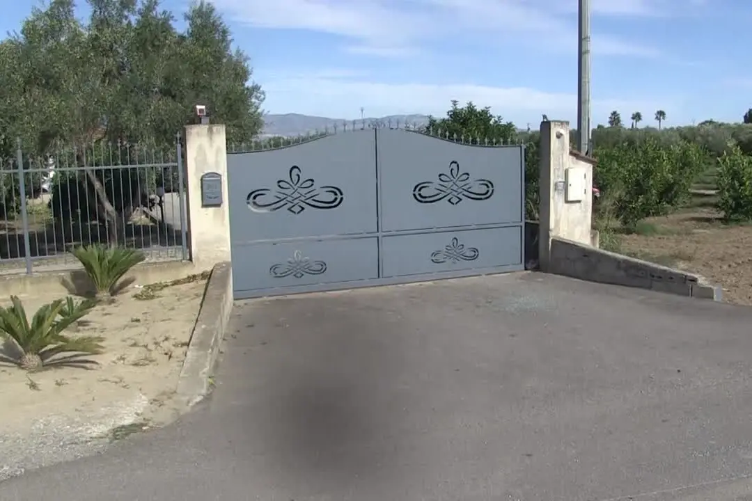 Agguato in Calabria, uccisa la moglie di un boss, lui ferito