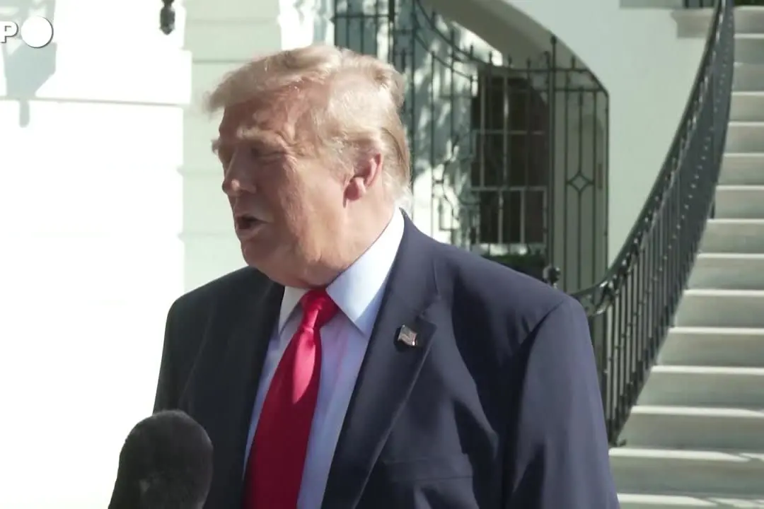 Usa, Trump zittisce giornalista Nbc: “Silenzio!” su spot contro Acton