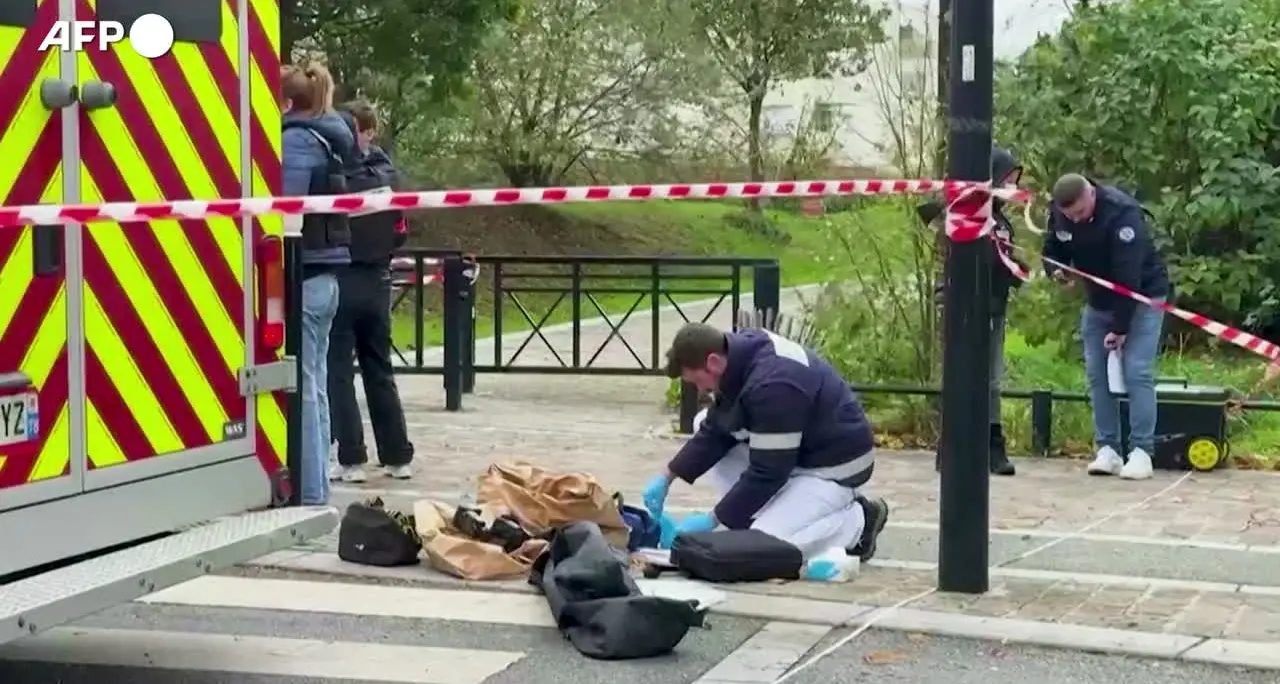 Spara sulla folla vicino Parigi, Macron: “Attentato razzista”