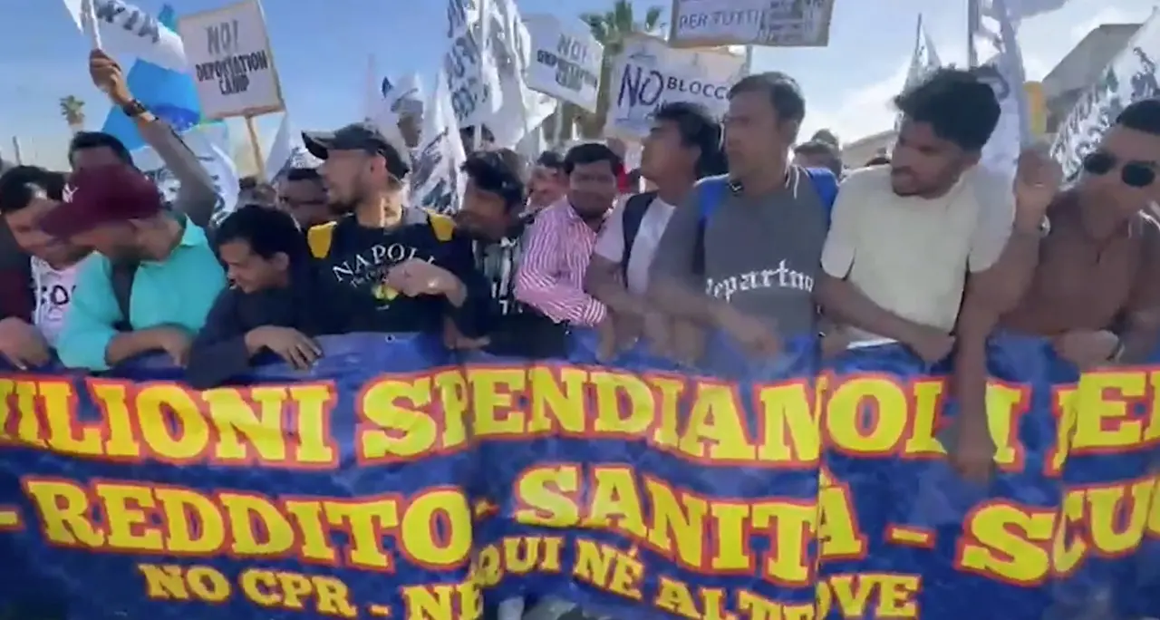 Napoli, corteo contro il carovita