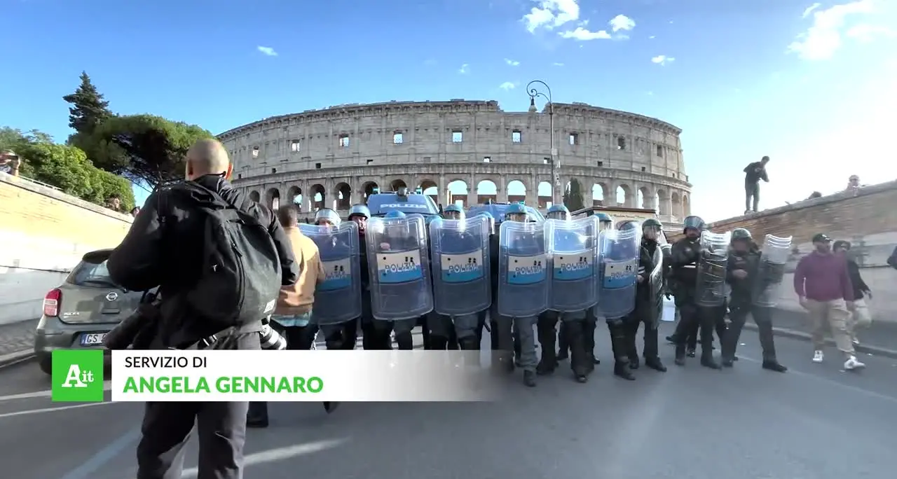 Scontri al centro di Roma, il film della manifestazione