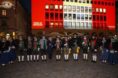 Schützen a Bolzano: «Siamo una minoranza austriaca». Urzì: nemici giurati dell’autonomia