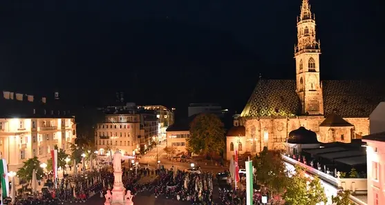Schützen a Bolzano alla vigilia della festa nazionale austriaca