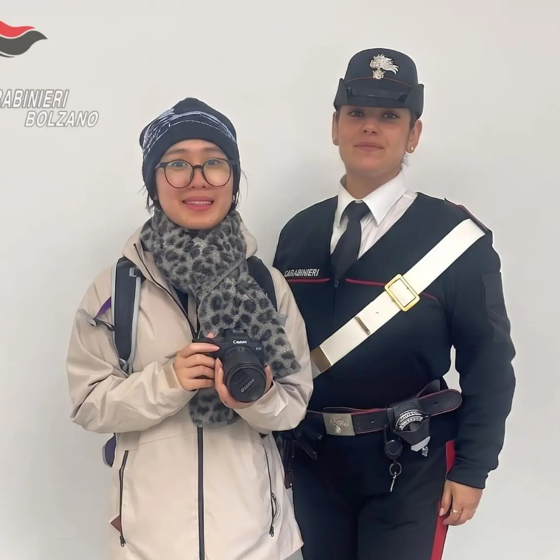 Bressanone, turista perde sul bus una reflex da oltre 2.000 euro: i carabinieri la ritrovano
