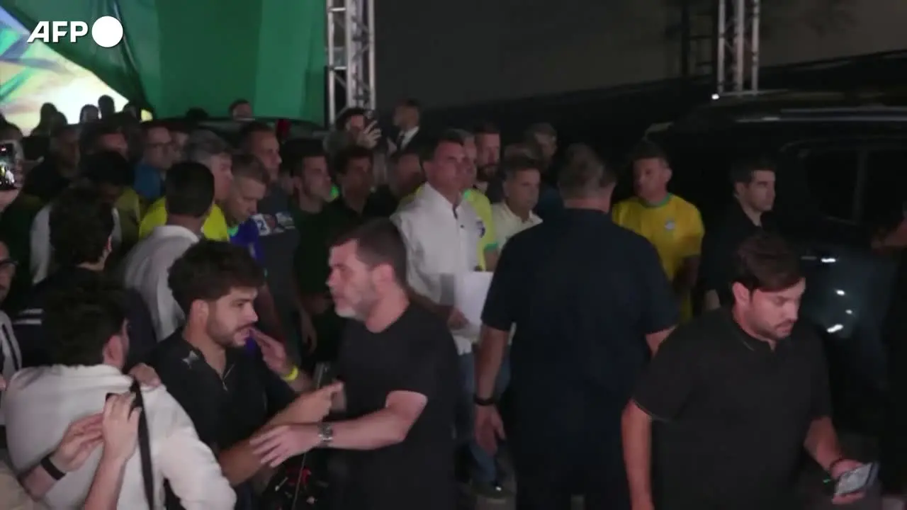 Elezioni in Brasile, Bolsonaro: 'non riconosco il risultato del voto che va annullato'