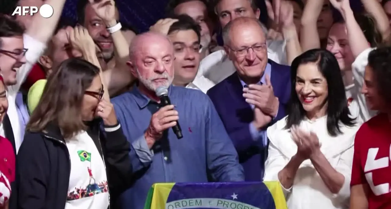 Lula vince le elezioni in Brasile: “Hanno votato per la difesa della democrazia”