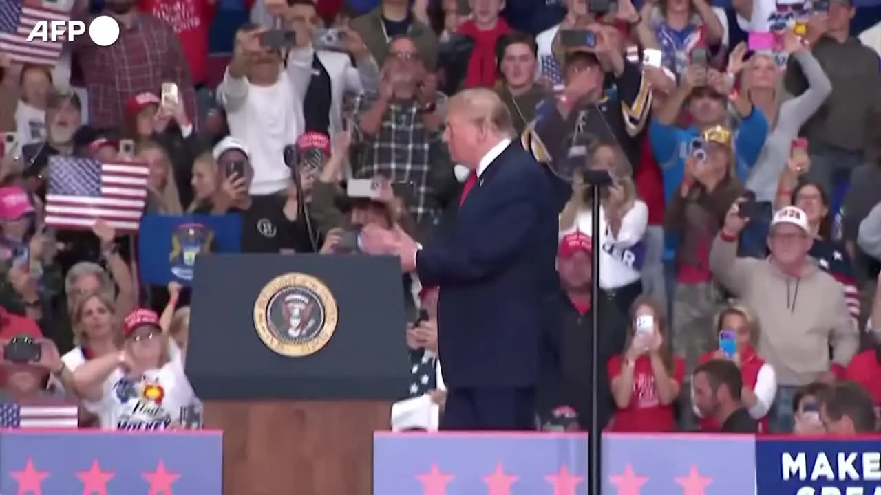 Trump senza freni elogia il lato b di Nicki Minaj, \"difficile da ignorare\"