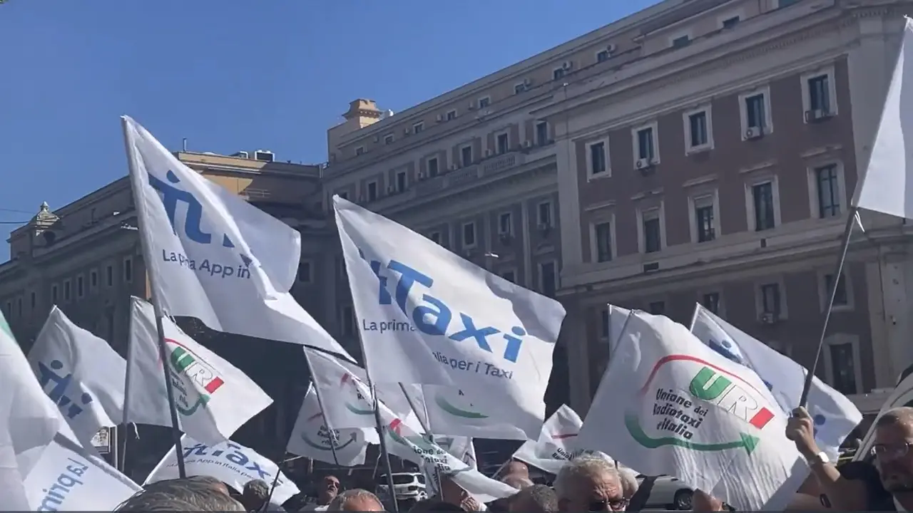 Caro-carburante, a Roma la protesta di tassisti e Ncc