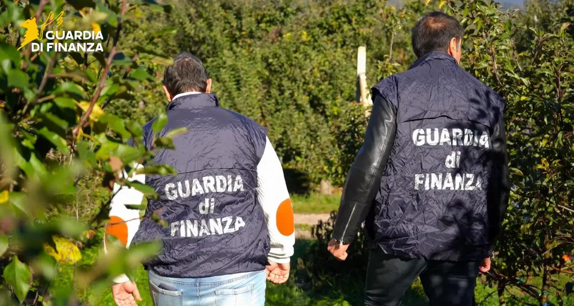 Oltre 100 lavoratori sfruttati in Val di Non: pagamenti fino a 12mila euro per arrivare in Italia