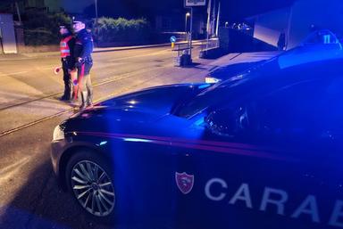 Laives, ubriaco in galleria sulla statale 12, aggredisce i carabinieri: arrestato