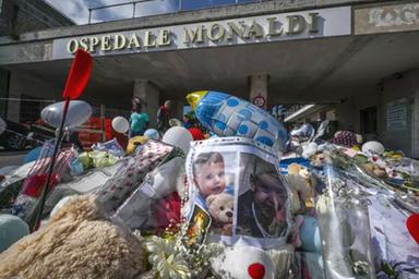 Ospedale Monaldi, le chat shock dei medici: «Tre morti, spero che ci arrestino tutti»