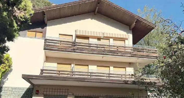 Ex albergo Bagni di zolfo: si punta sui privati