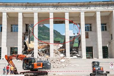 Tribunale, gli architetti: «Lasciamo lo squarcio»
