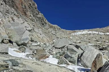 Alto Adige, birra riemerge dal ghiaccio dopo 50 anni: è ancora buona