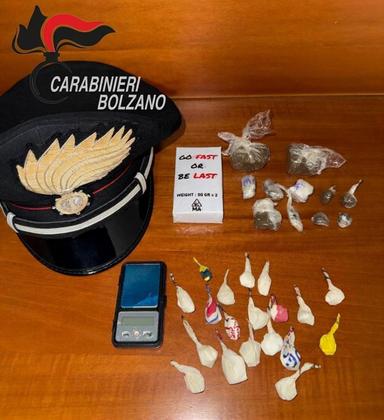Arrestato minorenne: sequestrati hashish e cocaina
