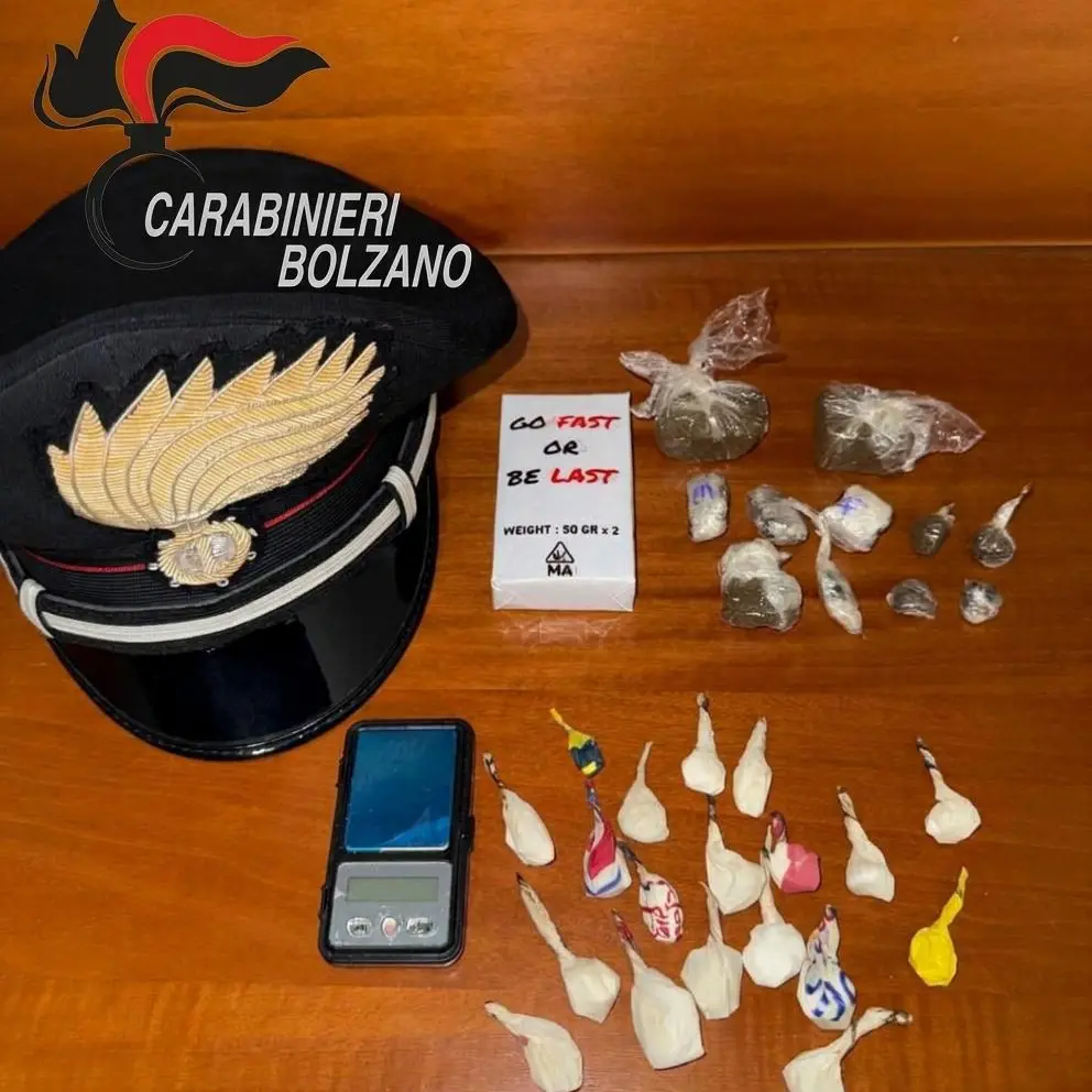 Arrestato minorenne: sequestrati hashish e cocaina
