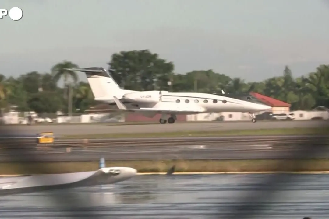 Flavio Bolsonaro è atterrato a Miami con la famiglia