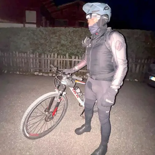 Pendolare in bici, in Pusteria: «La statale è un fiume di auto»