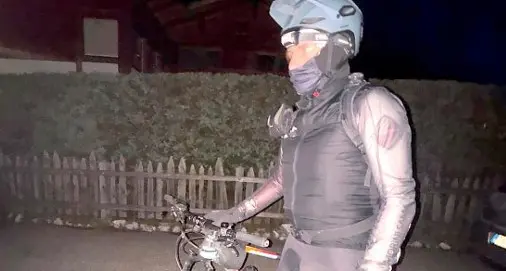 Pendolare in bici, in Pusteria: «La statale è un fiume di auto»