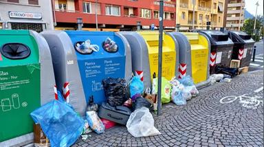 Corteo degli studenti a Bolzano, via i cassonetti lungo il percorso