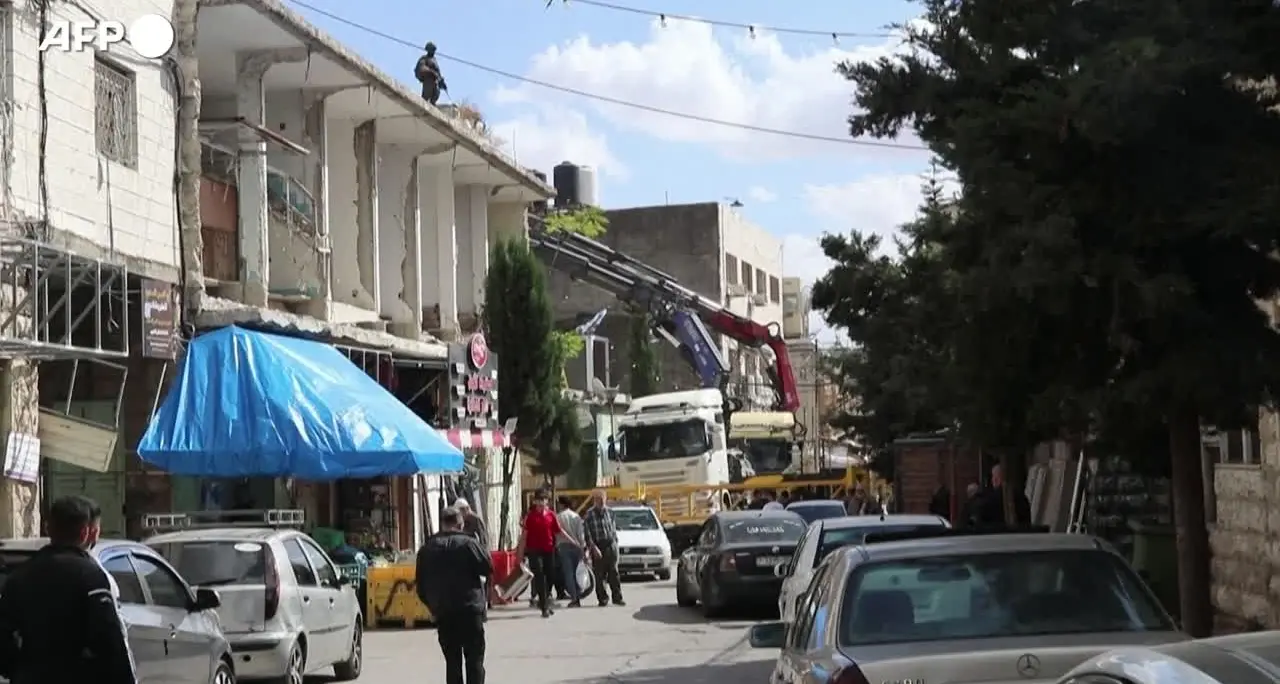 Hebron, gli israeliani installano una casa mobile all’ingresso della Città Vecchia