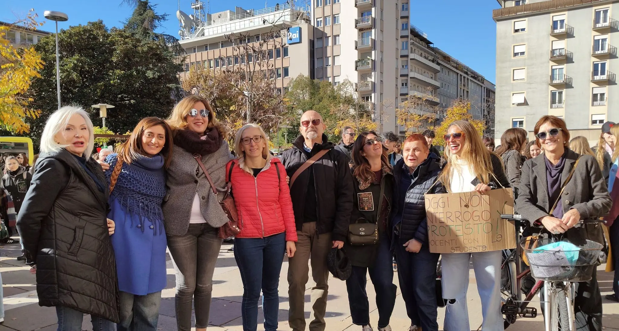 Bolzano, partito il corteo contro il carovita: 800 persone in piazza