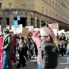 Tanti in corteo per protestare in modo civile  e senza tensioni