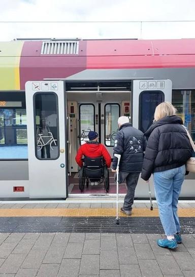 Alto Adige, più agevolazioni per le persone con disabilità: pass gratuito dal 67% di invalidità
