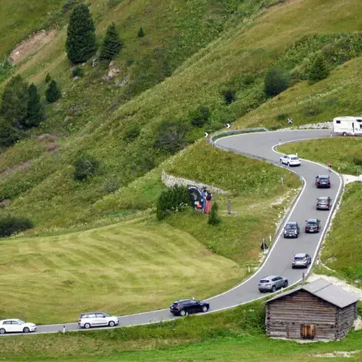 Passo Gardena, sette automobilisti su dieci favorevoli alle limitazioni al traffico
