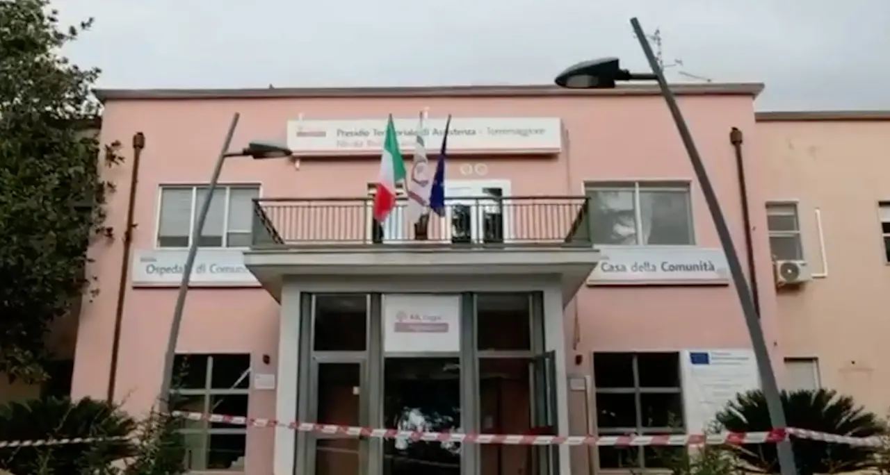 Esplosione danneggia una struttura sanitaria a Torremaggiore, nel Foggiano